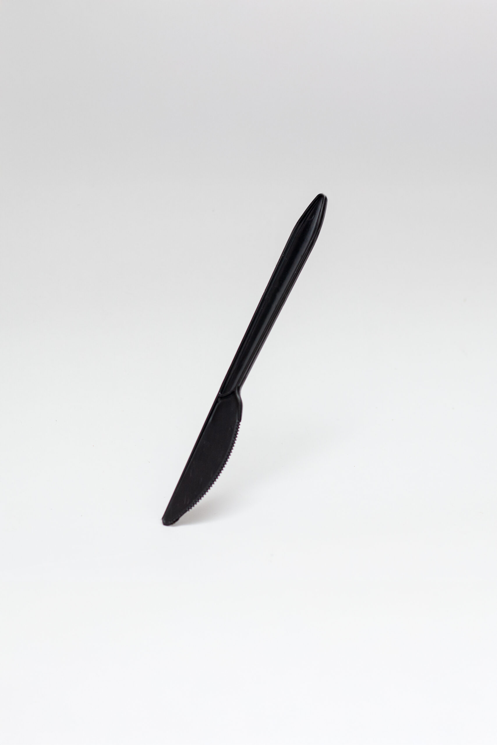 CUCHILLO MEDIANO NEGRO - CAJA CON 1,000 CUCHILLOS